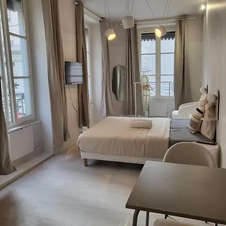 Carry - Check In H24 - Wifi * Villeurbanne