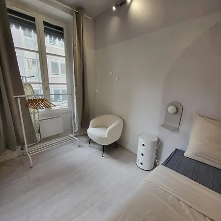 Carry - Check In H24 - Wifi * Villeurbanne